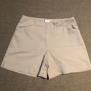 Nike Golf Ladies Shorts Khaki Size 6